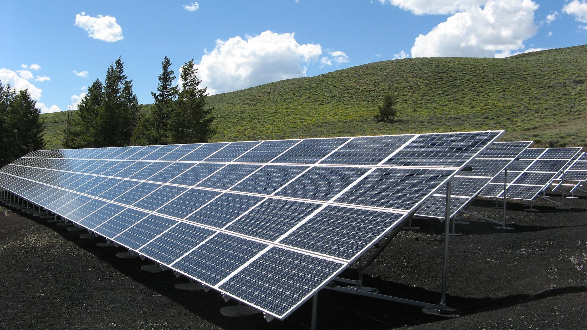 Plan solaire du gouvernement : objectifs et mesures