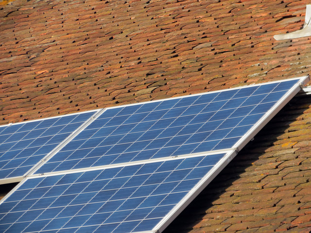 Raccorder ses panneaux solaires au réseau électrique